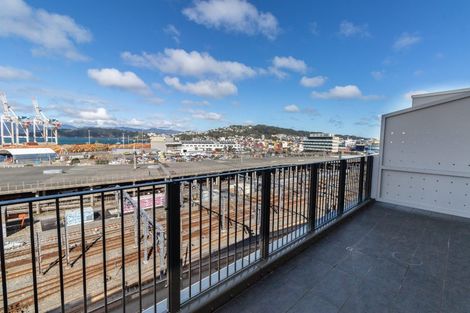 Photo of property in Stadium Garden Flats, 412/107 Thorndon Quay, Pipitea, Wellington, 6011