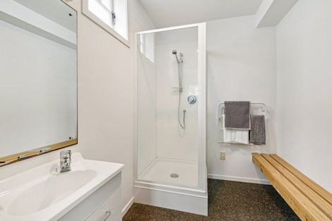 Photo of property in 6 Seabreeze Road, Narrow Neck, Auckland, 0624