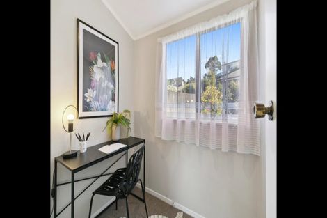 Photo of property in 7b Ladbrooke Drive, Newlands, Wellington, 6037