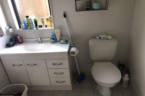 Photo of property in 1/112 Seaview Road, Glenfield, Auckland, 0629