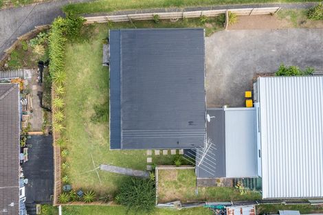 Photo of property in 3/144 Godley Road, Green Bay, Auckland, 0604