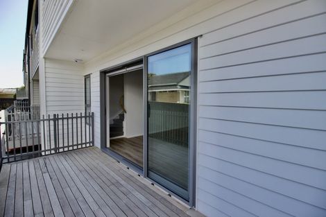 Photo of property in 2/94 Target Road, Totara Vale, Auckland, 0629