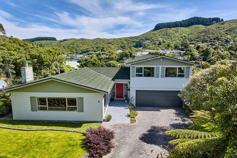 Photo of property in 7 Tui Terrace, Tawa, Wellington, 5028