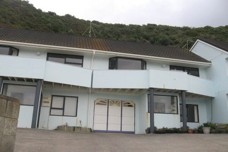 Photo of property in 422f1 Queens Drive, Lyall Bay, Wellington, 6022