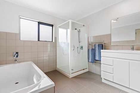 Photo of property in 8 Limeburners Close, Hobsonville, Auckland, 0618