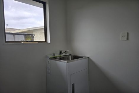 Photo of property in 15 Leeton Drive, Waipukurau, 4200