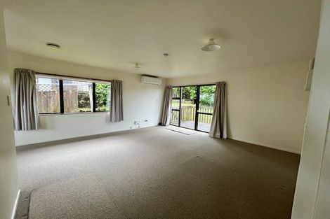 Photo of property in 2/21 Witheford Drive, Bayview, Auckland, 0629