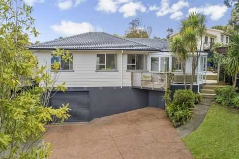 Photo of property in 18 Cottam Grove, Northcross, Auckland, 0632