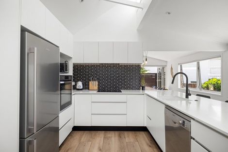 Photo of property in 65 Hinewa Road, Otumoetai, Tauranga, 3110