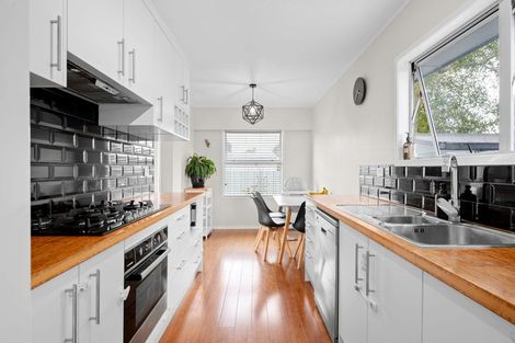 Photo of property in 8 Mckinley Place, Nawton, Hamilton, 3200