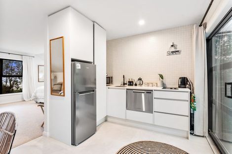 Photo of property in 10 Zita Avenue, Matakatia, Whangaparaoa, 0930