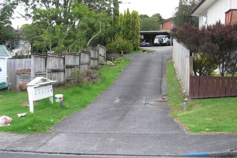 Photo of property in 2/8 Wickstead Place, Massey, Auckland, 0614