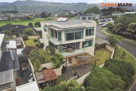 Photo of property in 2 Metzenthin Close, Raumati South, Paraparaumu, 5032