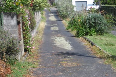 Photo of property in 28 Cliff View Drive, Green Bay, Auckland, 0604