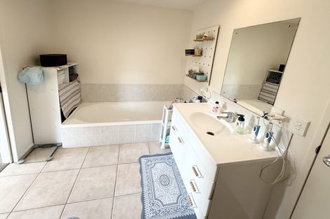 Photo of property in 1/86 Fernhill Way, Oteha, Auckland, 0632