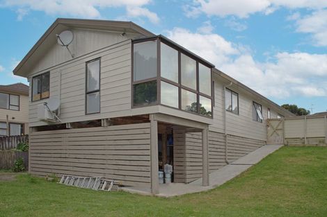 Photo of property in 7 Halloran Place, Massey, Auckland, 0614