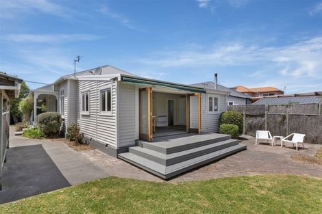 Photo of property in 247 Geraldine Street, Edgeware, Christchurch, 8013