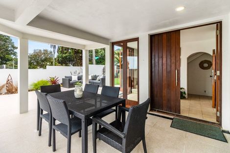 Photo of property in 22 Tiri Road, Milford, Auckland, 0620
