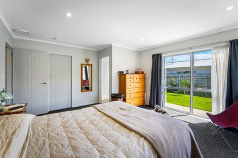 Photo of property in 38 Resolution Drive, Whitby, Porirua, 5024