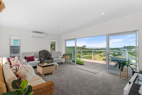 Photo of property in 8 Cornwall Way, Mangawhai Heads, Mangawhai, 0505