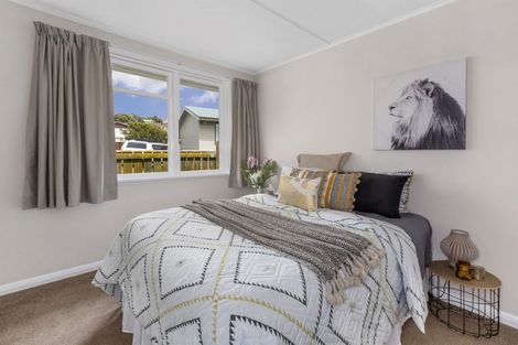Photo of property in 2a Taupiri Crescent, Titahi Bay, Porirua, 5022