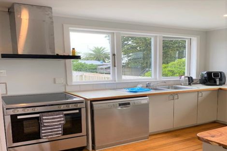 Photo of property in 20 Taipari Road, Te Atatu Peninsula, Auckland, 0610