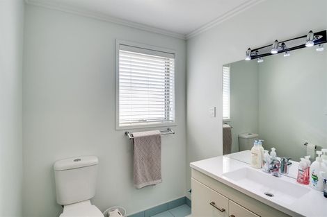 Photo of property in 1 Cambridge Terrace, Taradale, Napier, 4112