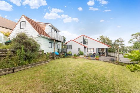 Photo of property in 16 Woodhouse Place, West Harbour, Auckland, 0618