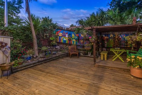 Photo of property in 74 Colwill Road, Massey, Auckland, 0614