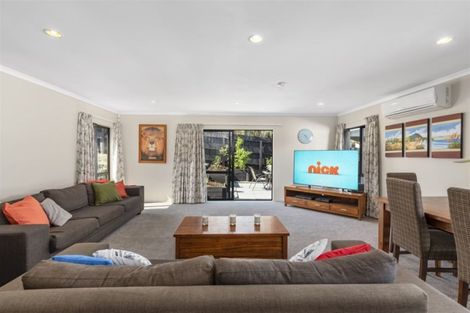 Photo of property in 9 Cloghan Close, Massey, Auckland, 0614