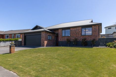 Photo of property in 6 Aotea Drive, Aotea, Porirua, 5024