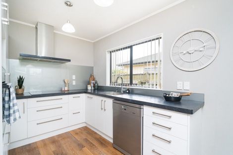 Photo of property in 71 Rhodes Drive, Kelvin Grove, Palmerston North, 4414