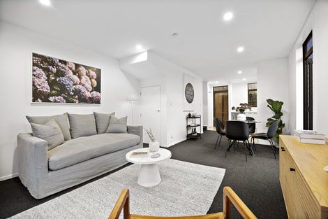 Photo of property in 13/15 Chivalry Road, Glenfield, Auckland, 0629