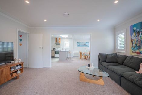 Photo of property in 1 Neeve Place, Taradale, Napier, 4112