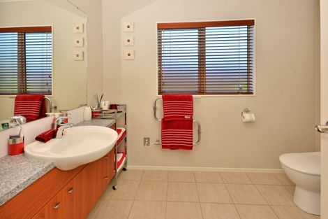 Photo of property in 38 Belfry Place, Wattle Downs, Auckland, 2103
