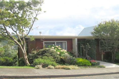 Photo of property in 6 Parklands Drive, Karori, Wellington, 6012