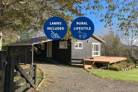 Photo of property in 16 Hull Road, Waitoki, Kaukapakapa, 0871