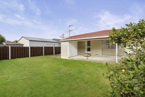 Photo of property in 2/12 Tacoma Drive, Totara Park, Upper Hutt, 5018