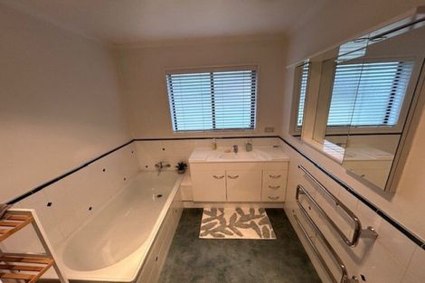 Photo of property in 2 Heuchan Lane, Wanaka, 9305