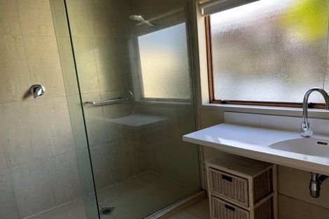 Photo of property in 15 Sunnynook Road, Forrest Hill, Auckland, 0620