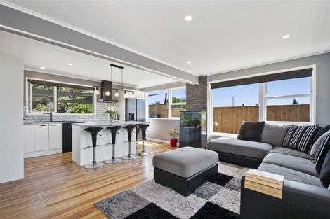 Photo of property in 2 Ward Place, Rangiora, 7400