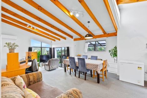 Photo of property in 13 Frosses Place, Massey, Auckland, 0614