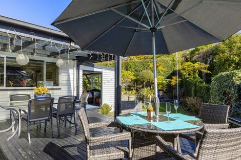 Photo of property in 11 Earle Place, Acacia Bay, Taupo, 3330