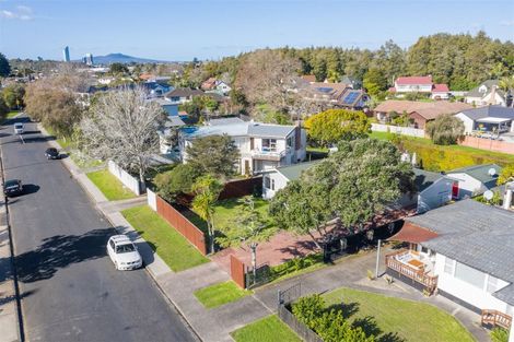 Photo of property in 43 Sylvia Road, Hillcrest, Auckland, 0627