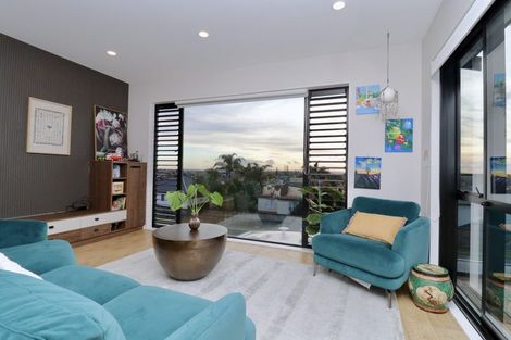 Photo of property in 26 Roxborough Place, East Tamaki Heights, Auckland, 2016