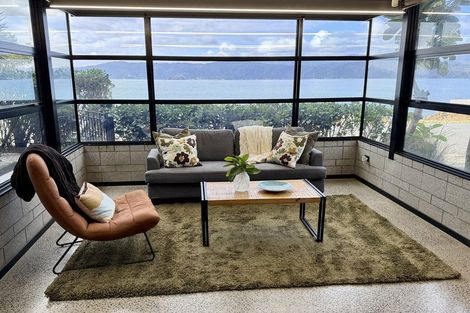 Photo of property in 377a Karaka Bay Road, Karaka Bays, Wellington, 6022