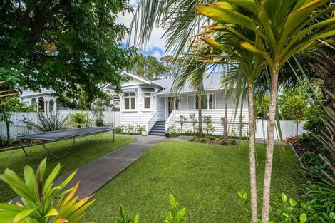 Photo of property in 15 Waterview Road, Stanley Point, Auckland, 0624