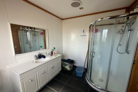 Photo of property in 80 Flanshaw Road, Te Atatu South, Auckland, 0610