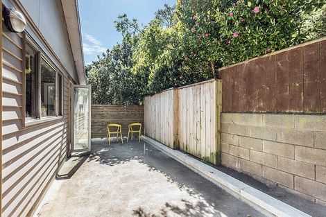 Photo of property in 33 Omega Street, Newlands, Wellington, 6037