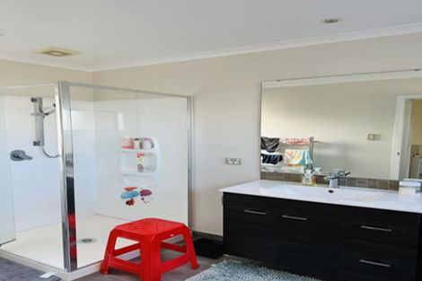 Photo of property in 2 Rarahu Road, Hobsonville, Auckland, 0616